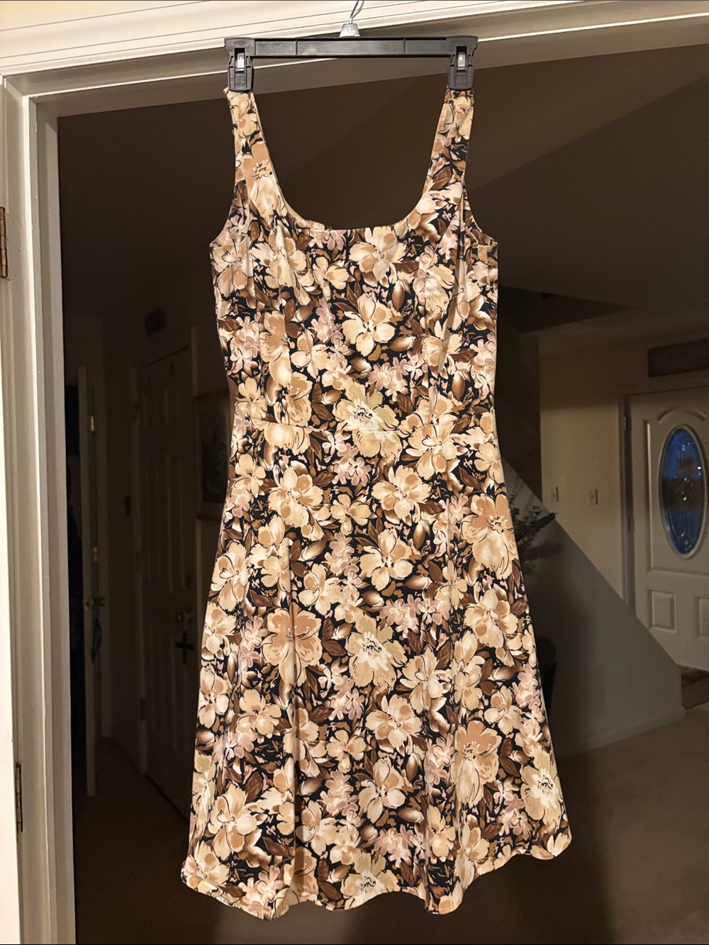 Citi dress Scoop Neck Floral Midi Dress in Beige Floral - Size 8